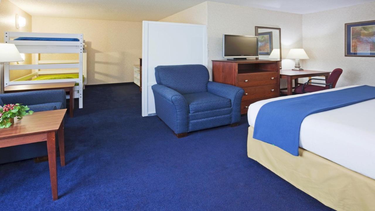 Holiday Inn Express Deforest By Ihg Exterior photo