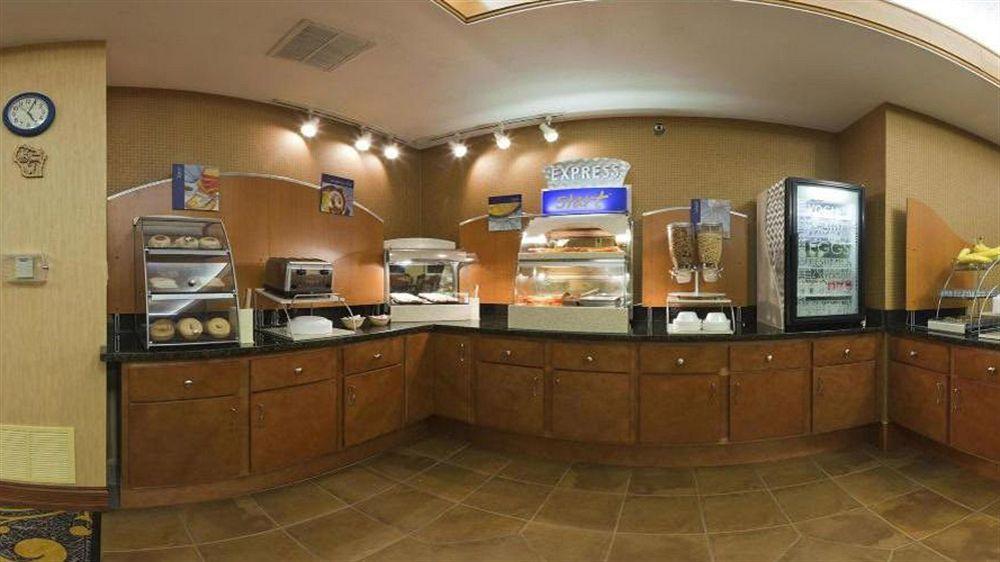 Holiday Inn Express Deforest By Ihg Exterior photo
